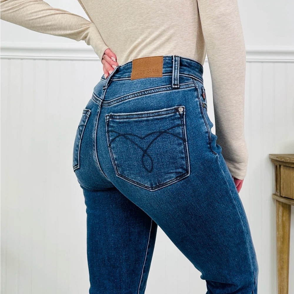 Judy Blue Mid-Rise Bootcut Jeans in Dark Blue Wash